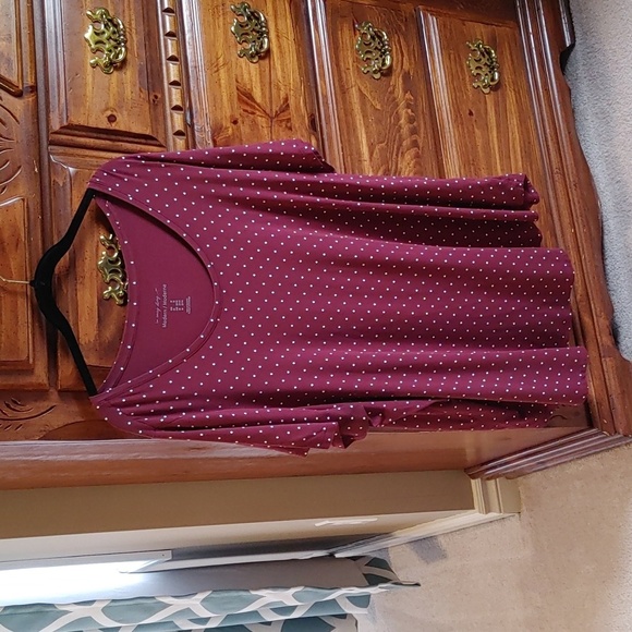 Burgundy & White Polka Dot Short Sleeve Tunic Size 2X - Picture 1 of 4